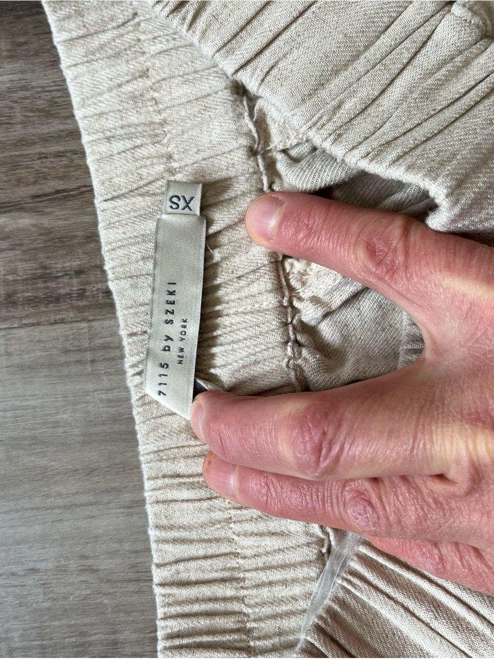 7115 by Szeki Relaxed Linen-Blend Cropped Pants in Light Beige - Picture 3 of 5